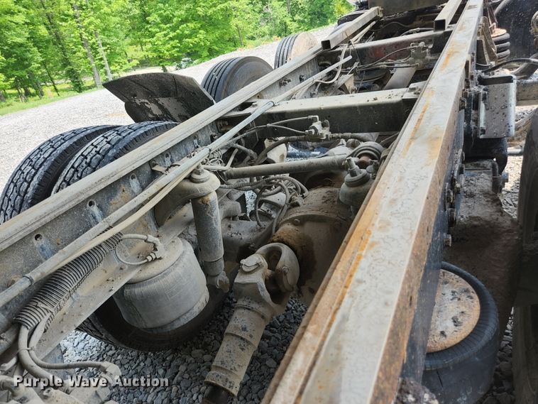 image for item DI1229 1996 Peterbilt 379  dump truck