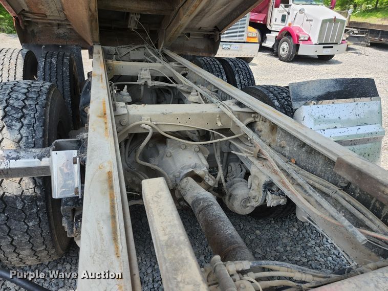 image for item DI1229 1996 Peterbilt 379  dump truck