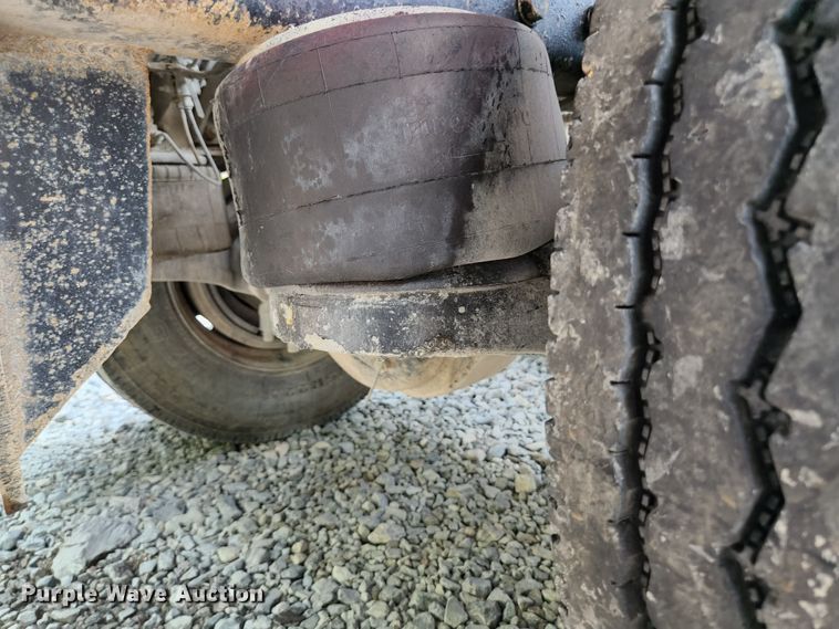 image for item DI1229 1996 Peterbilt 379  dump truck