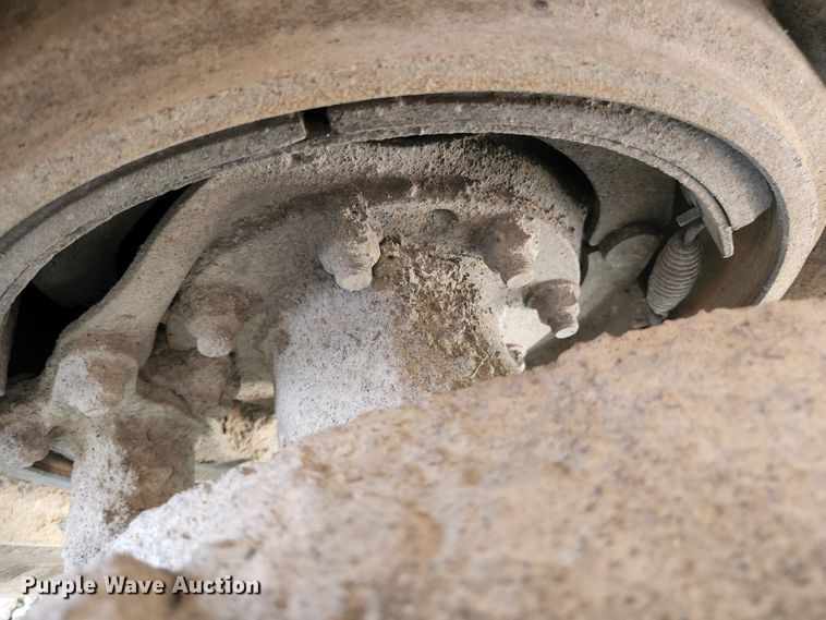 image for item DI1229 1996 Peterbilt 379  dump truck