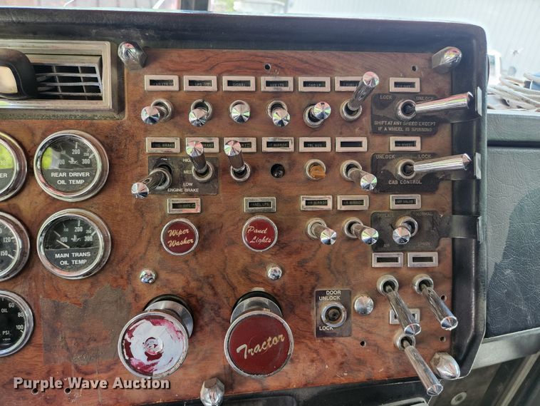 image for item DI1229 1996 Peterbilt 379  dump truck