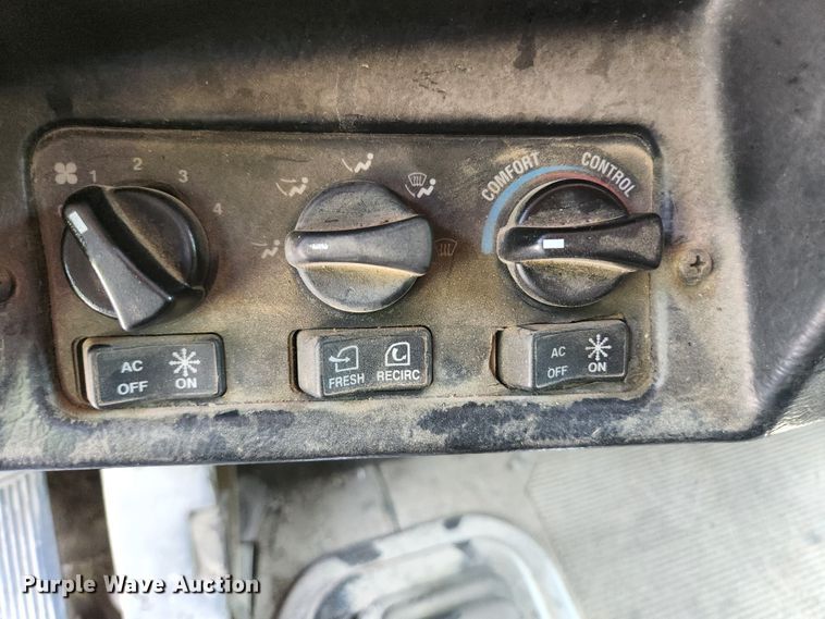 image for item DI1229 1996 Peterbilt 379  dump truck