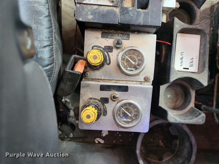 image for item DI1229 1996 Peterbilt 379  dump truck