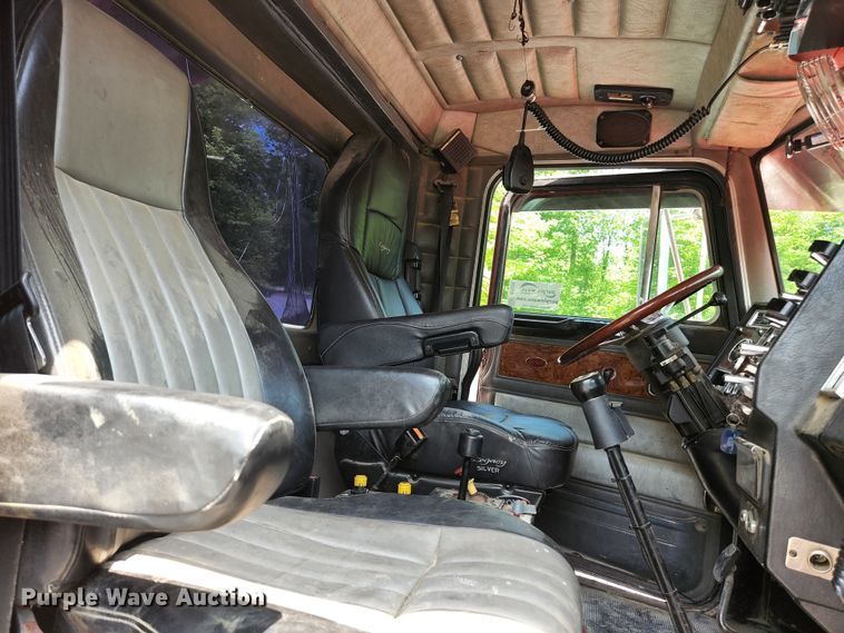 image for item DI1229 1996 Peterbilt 379  dump truck