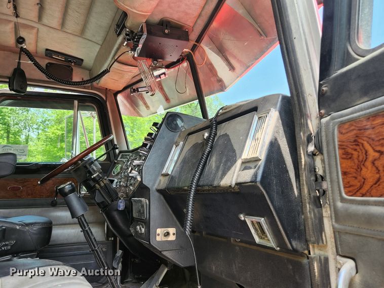 image for item DI1229 1996 Peterbilt 379  dump truck