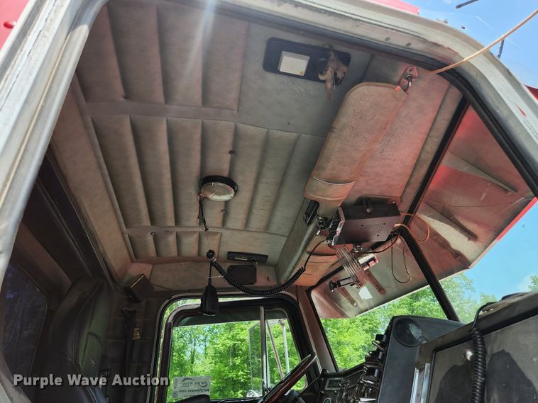 image for item DI1229 1996 Peterbilt 379  dump truck