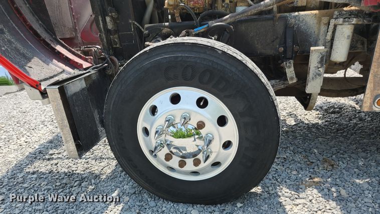 image for item DI1229 1996 Peterbilt 379  dump truck