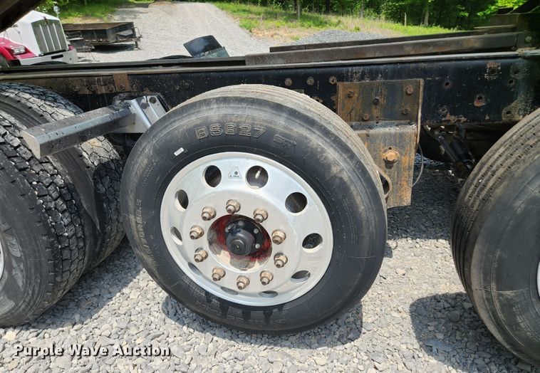 image for item DI1229 1996 Peterbilt 379  dump truck