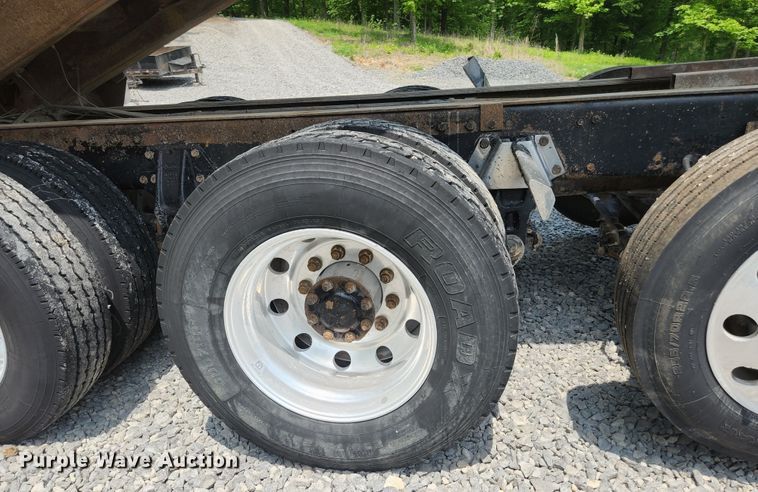 image for item DI1229 1996 Peterbilt 379  dump truck