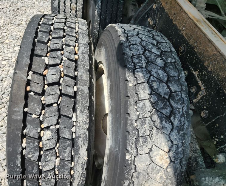 image for item DI1229 1996 Peterbilt 379  dump truck