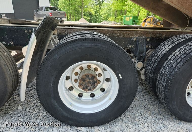 image for item DI1229 1996 Peterbilt 379  dump truck