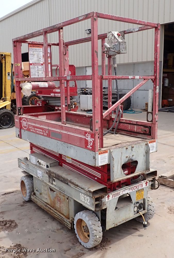 image for item DI1945 1996 Mec 1632  scissor lift
