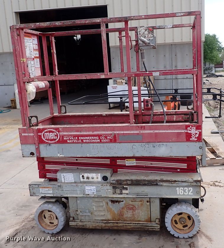 image for item DI1945 1996 Mec 1632  scissor lift