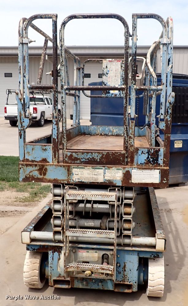 image for item DI1946 Genie GS-2646  scissor lift