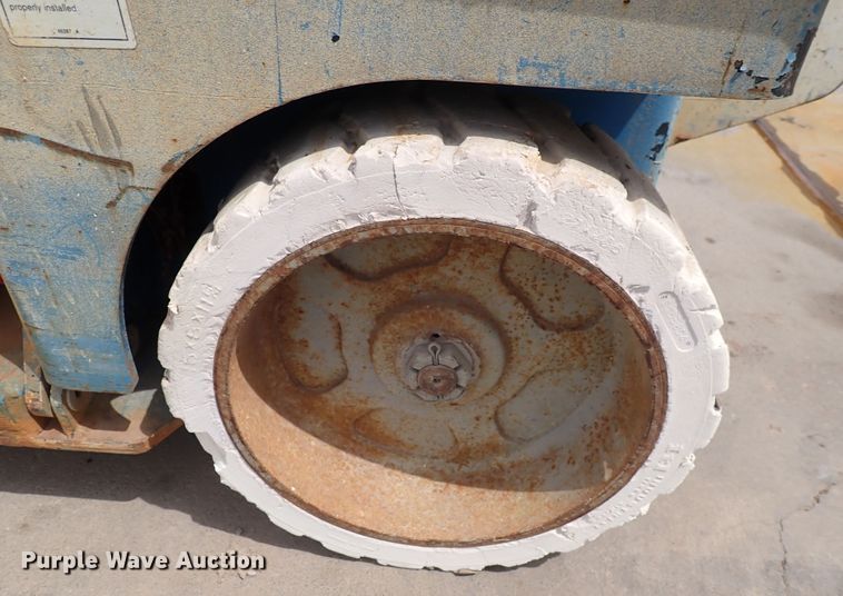 image for item DI1946 Genie GS-2646  scissor lift