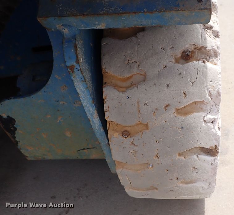 image for item DI1946 Genie GS-2646  scissor lift