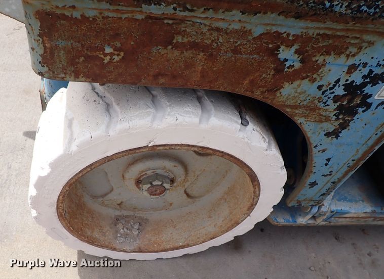 image for item DI1946 Genie GS-2646  scissor lift