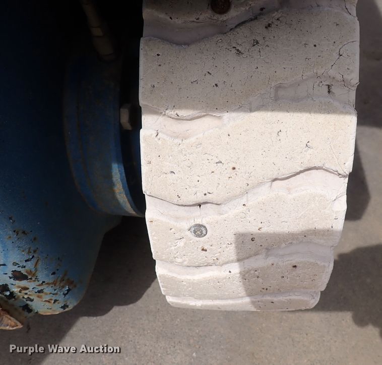 image for item DI1946 Genie GS-2646  scissor lift