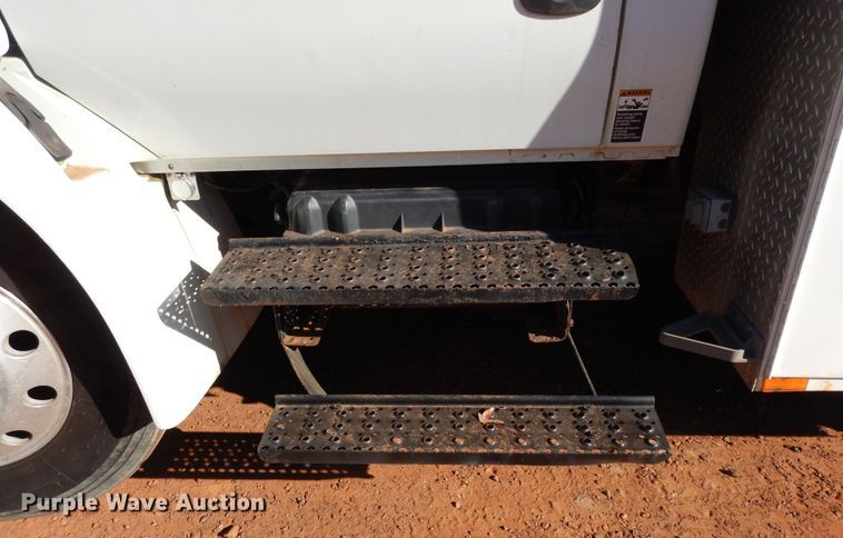 image for item DI8578 2008 International 4300  utility / service truck