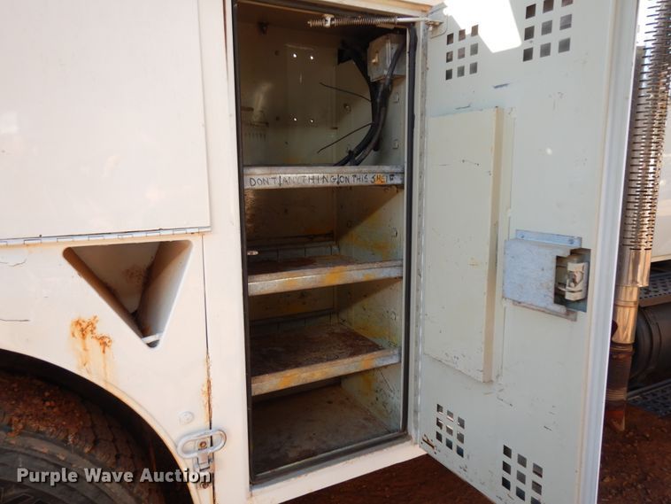 image for item DI8578 2008 International 4300  utility / service truck