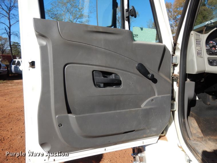 image for item DI8578 2008 International 4300  utility / service truck