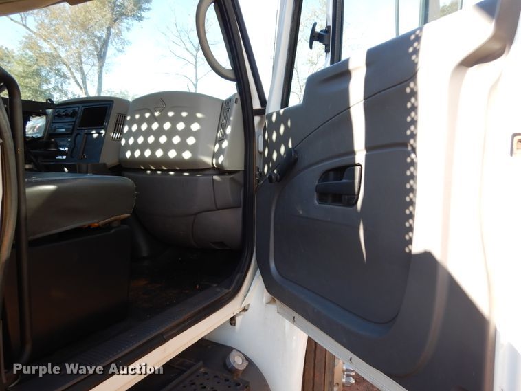 image for item DI8578 2008 International 4300  utility / service truck