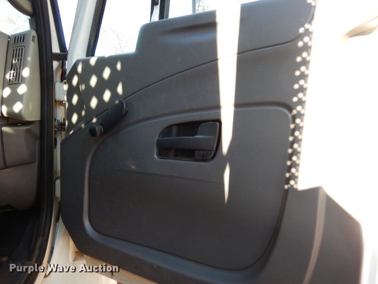 image for item DI8578 2008 International 4300  utility / service truck