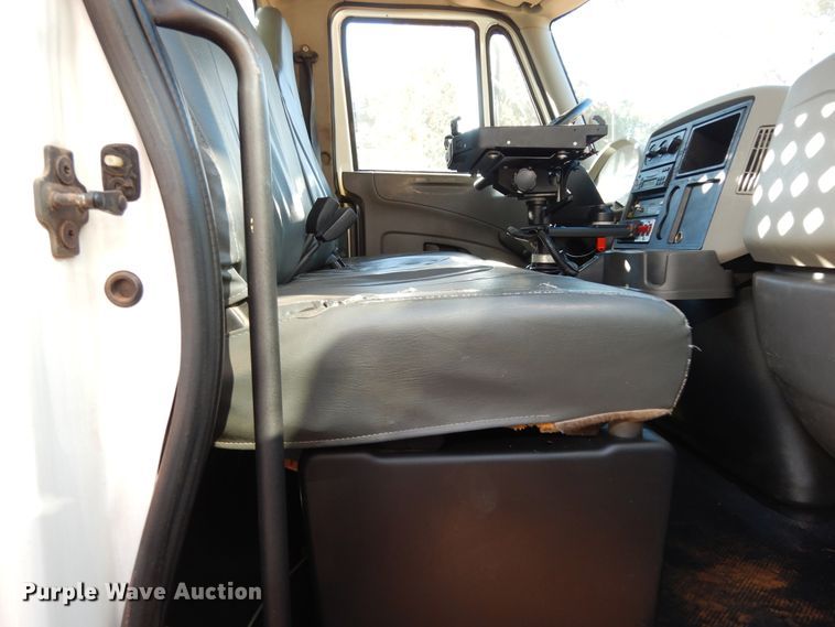 image for item DI8578 2008 International 4300  utility / service truck