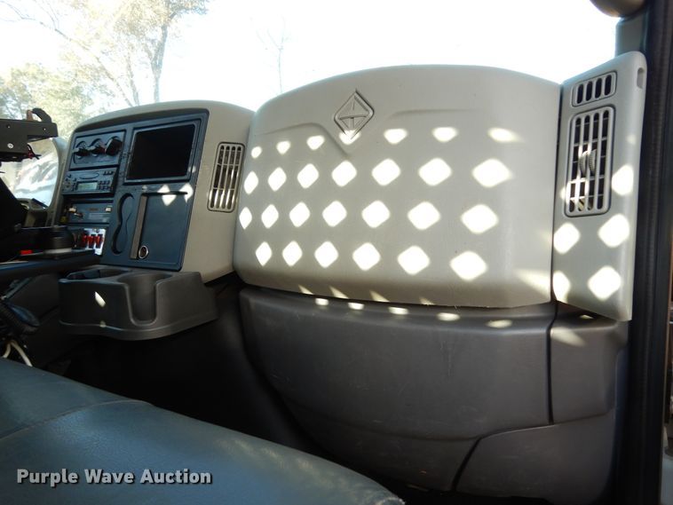 image for item DI8578 2008 International 4300  utility / service truck