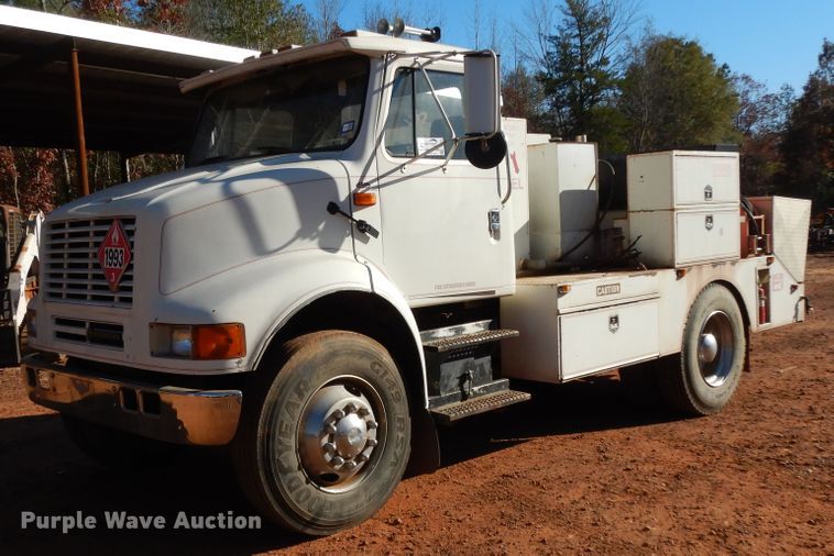 image for item DI8579 1991 International 7100  fuel / lube truck
