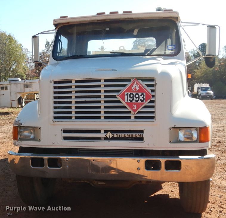 image for item DI8579 1991 International 7100  fuel / lube truck