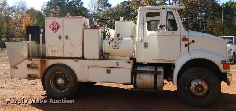 image for item DI8579 1991 International 7100  fuel / lube truck