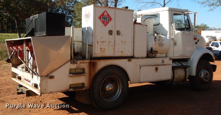 image for item DI8579 1991 International 7100  fuel / lube truck