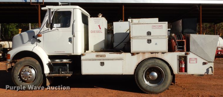 image for item DI8579 1991 International 7100  fuel / lube truck