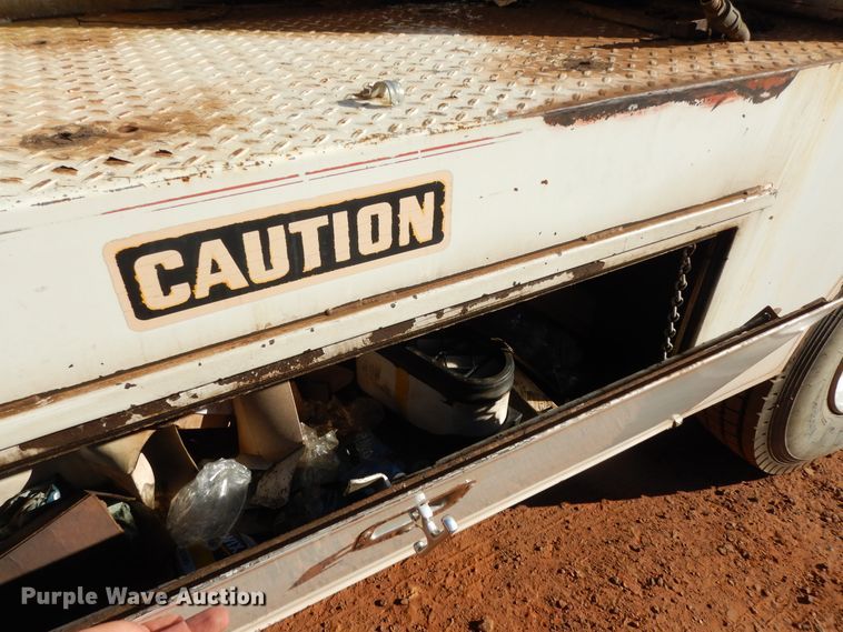 image for item DI8579 1991 International 7100  fuel / lube truck