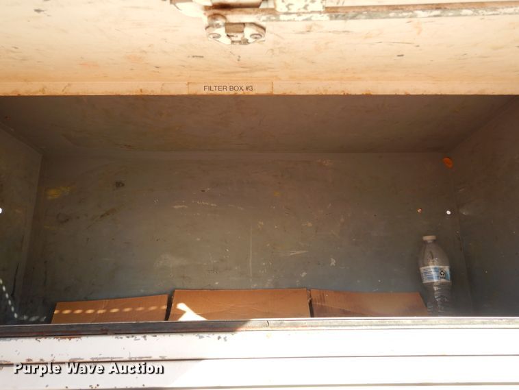 image for item DI8579 1991 International 7100  fuel / lube truck