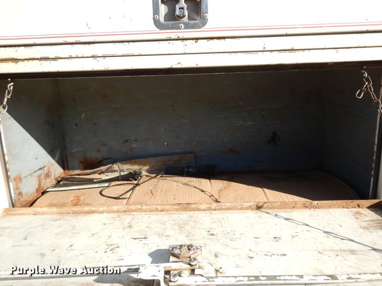 image for item DI8579 1991 International 7100  fuel / lube truck