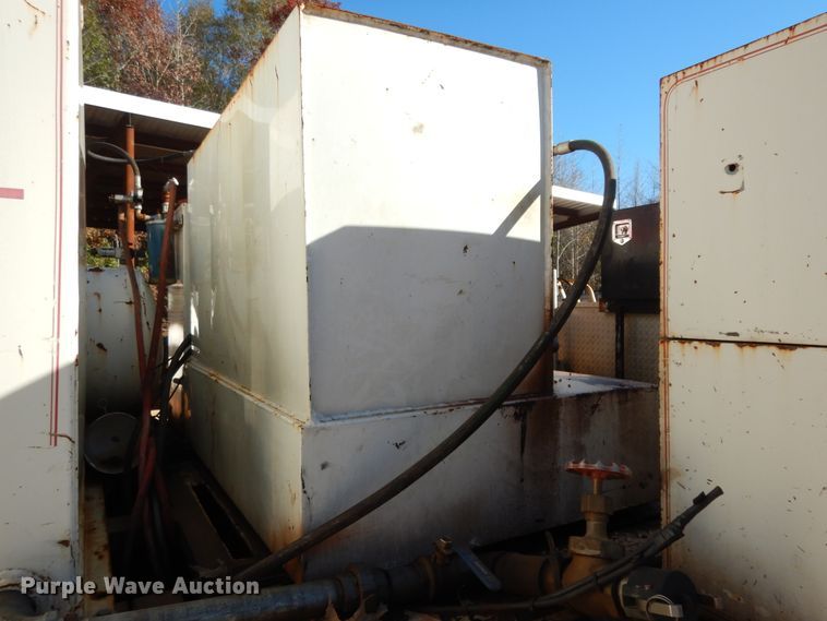 image for item DI8579 1991 International 7100  fuel / lube truck