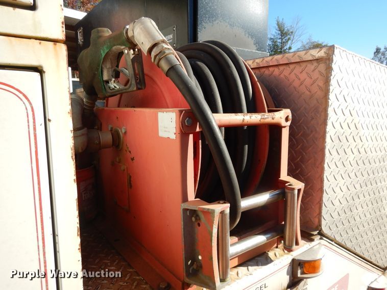 image for item DI8579 1991 International 7100  fuel / lube truck