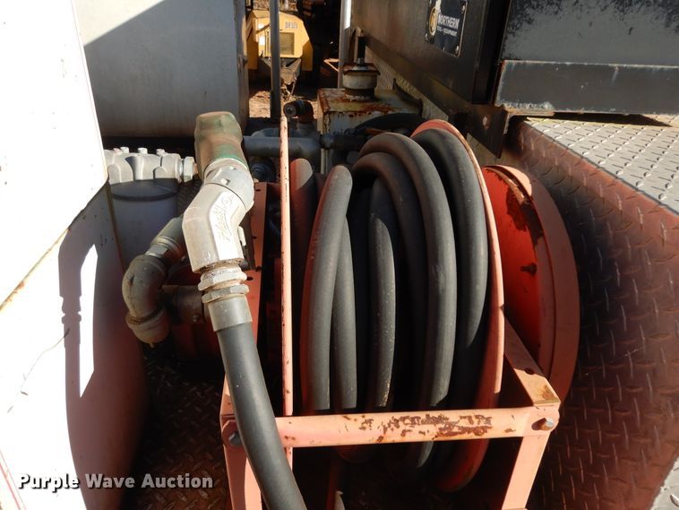 image for item DI8579 1991 International 7100  fuel / lube truck