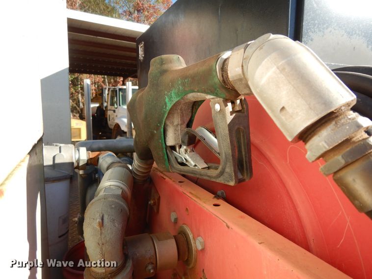 image for item DI8579 1991 International 7100  fuel / lube truck