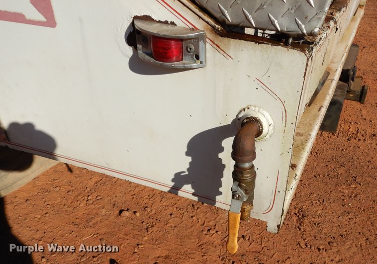 image for item DI8579 1991 International 7100  fuel / lube truck