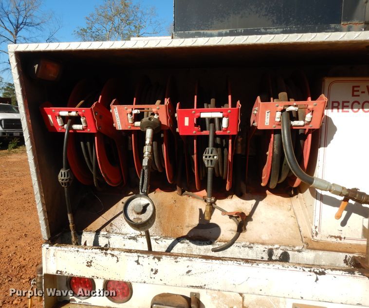 image for item DI8579 1991 International 7100  fuel / lube truck