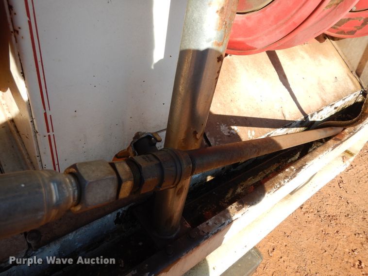 image for item DI8579 1991 International 7100  fuel / lube truck