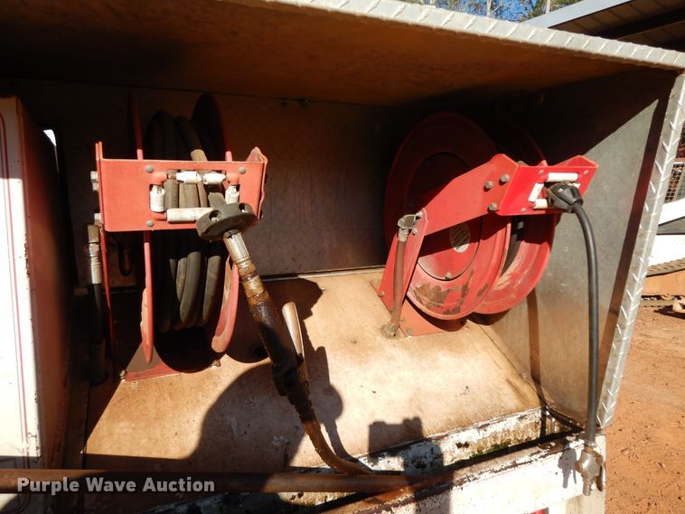 image for item DI8579 1991 International 7100  fuel / lube truck