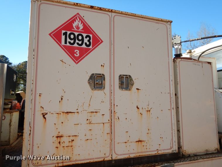 image for item DI8579 1991 International 7100  fuel / lube truck