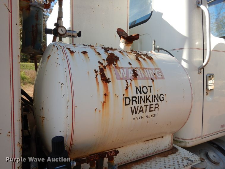 image for item DI8579 1991 International 7100  fuel / lube truck