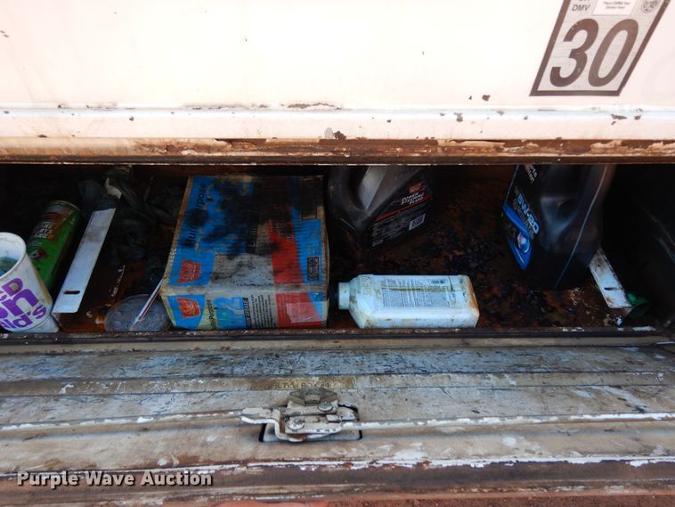 image for item DI8579 1991 International 7100  fuel / lube truck