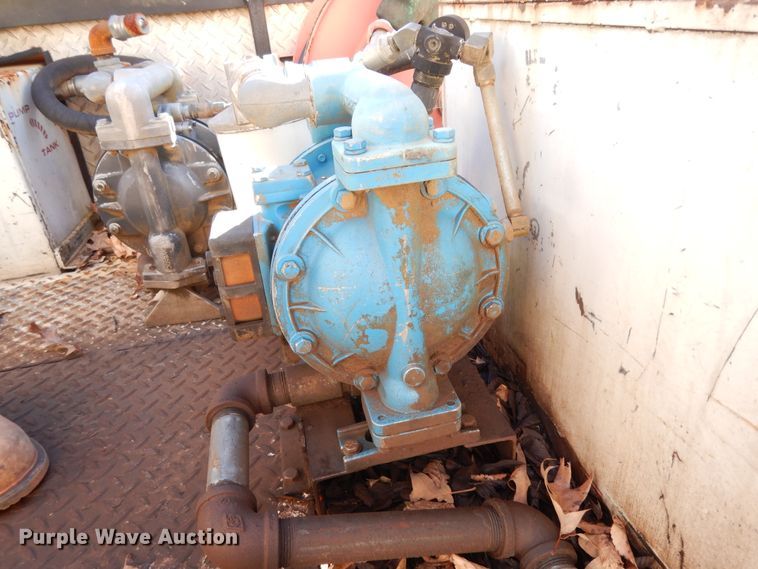 image for item DI8579 1991 International 7100  fuel / lube truck