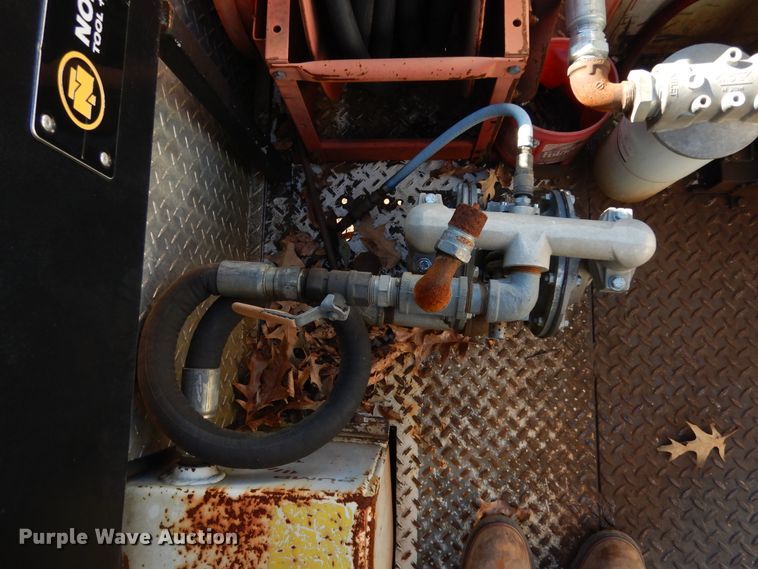 image for item DI8579 1991 International 7100  fuel / lube truck